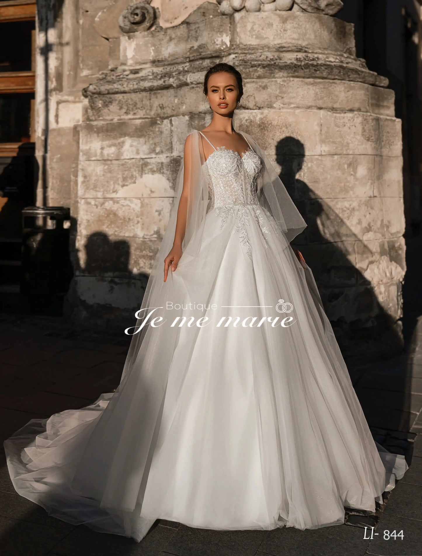 LI-844 robe de mariée A-line ivoire en tulle et dentelle