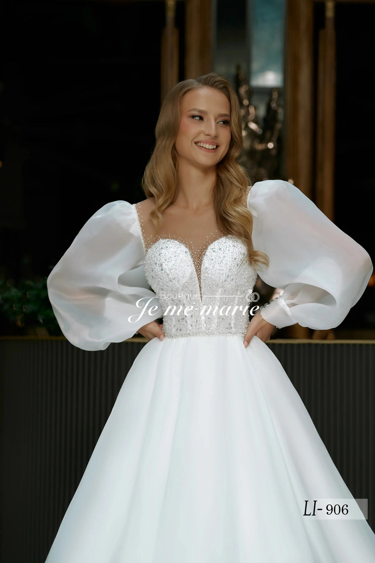 LI-906 robe de mariée ivoire A-line en organza et dentelle avec manches