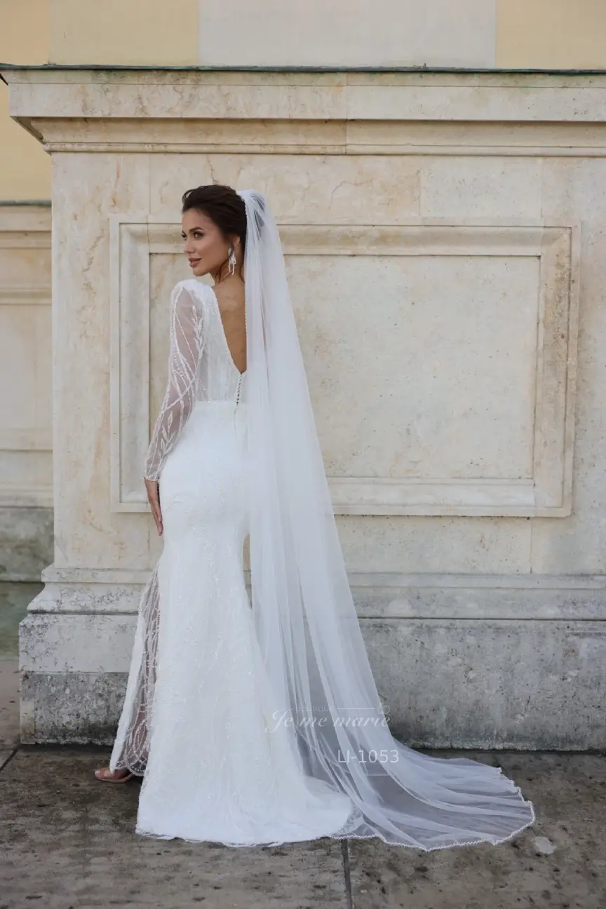 LI-1053 en crêpe et dentelle – Image 3