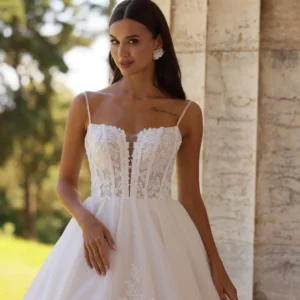 LI-1067 robe A-line dentelle