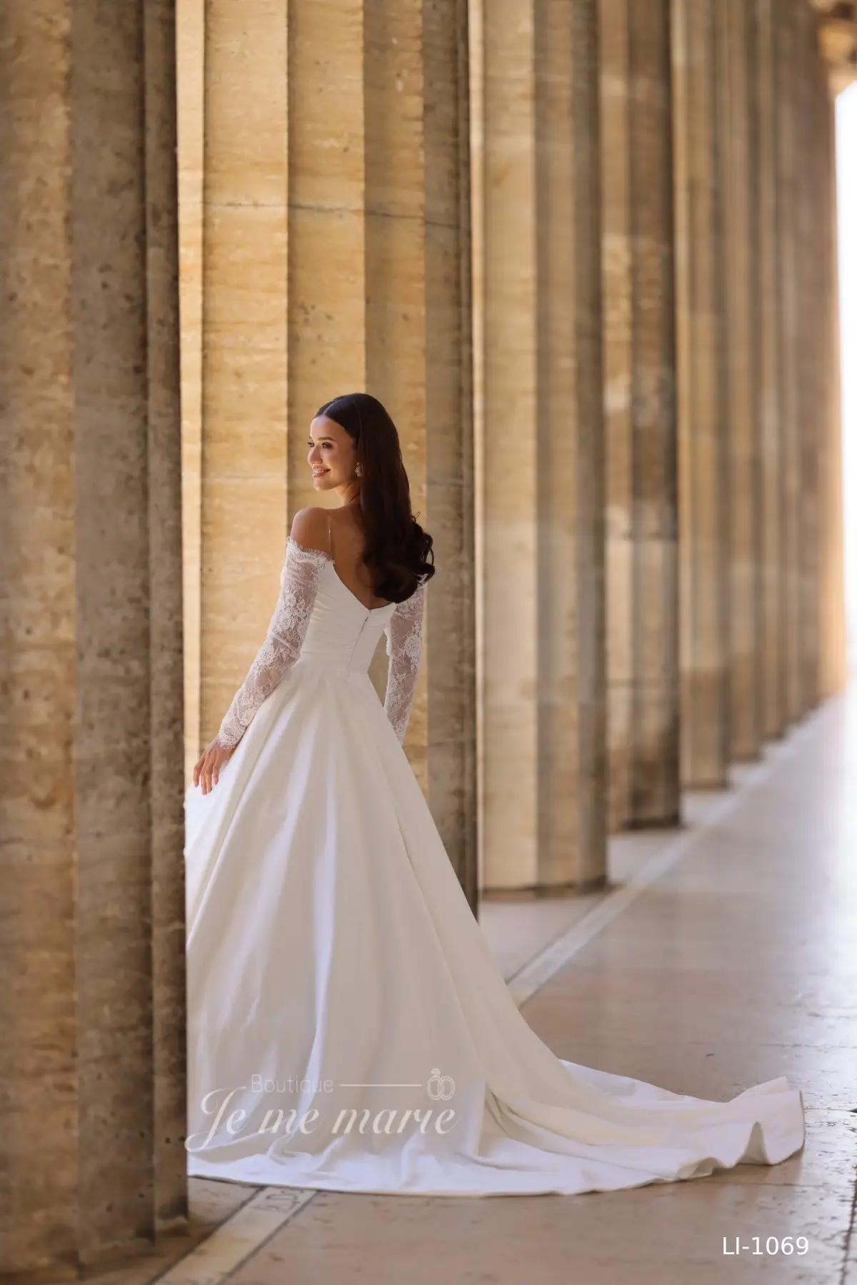 LI-1068 robe satin et dentelle – Image 3