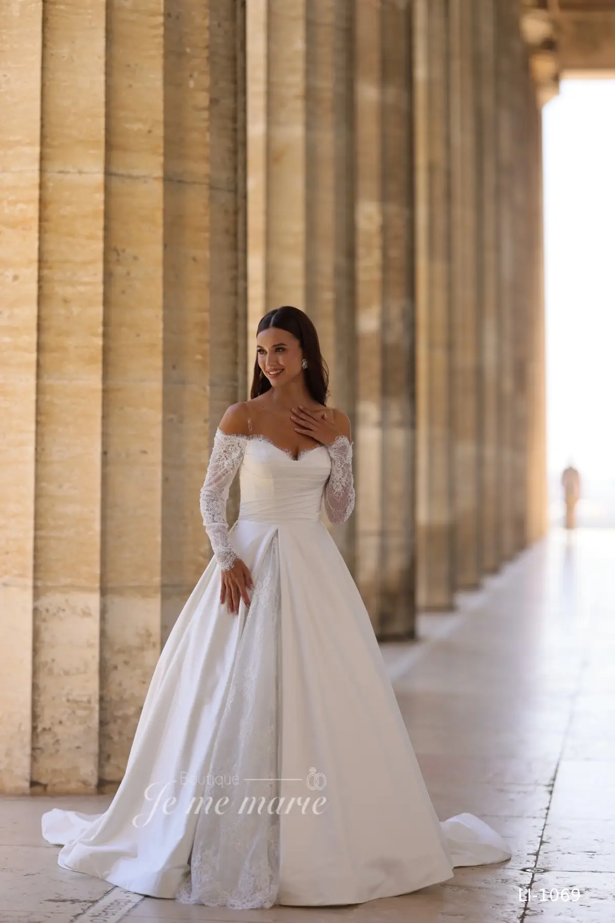 LI-1068 robe satin et dentelle – Image 2