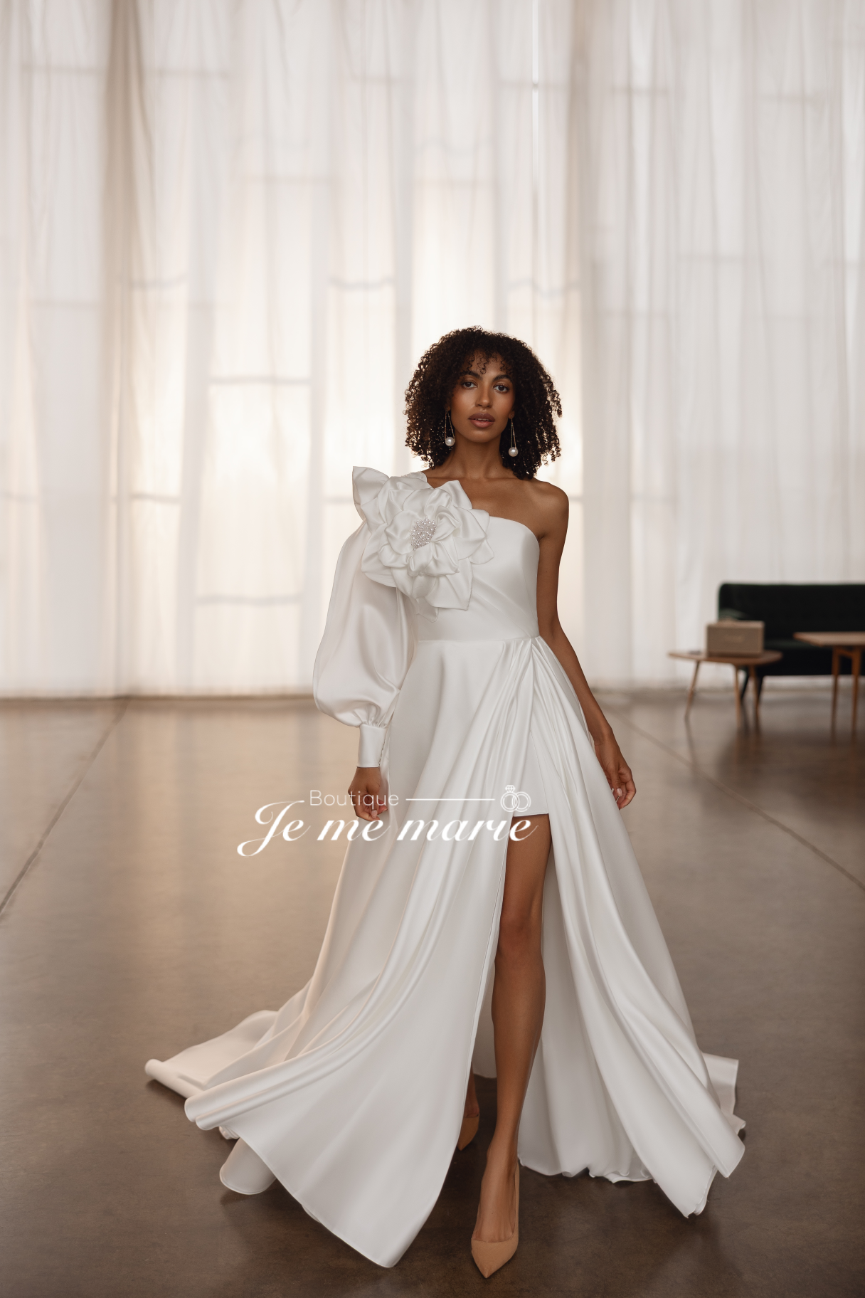 robe de mariée asymétrique moderne à une manche wm 706 robe de mariée asymétrique moderne à une manche wm 706
